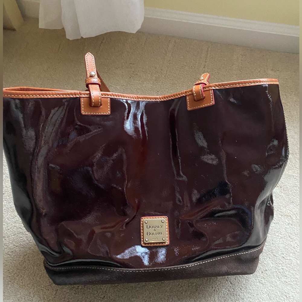 Dooney & Bourke Glossy Wren Tote Bag in Brown/Maroon